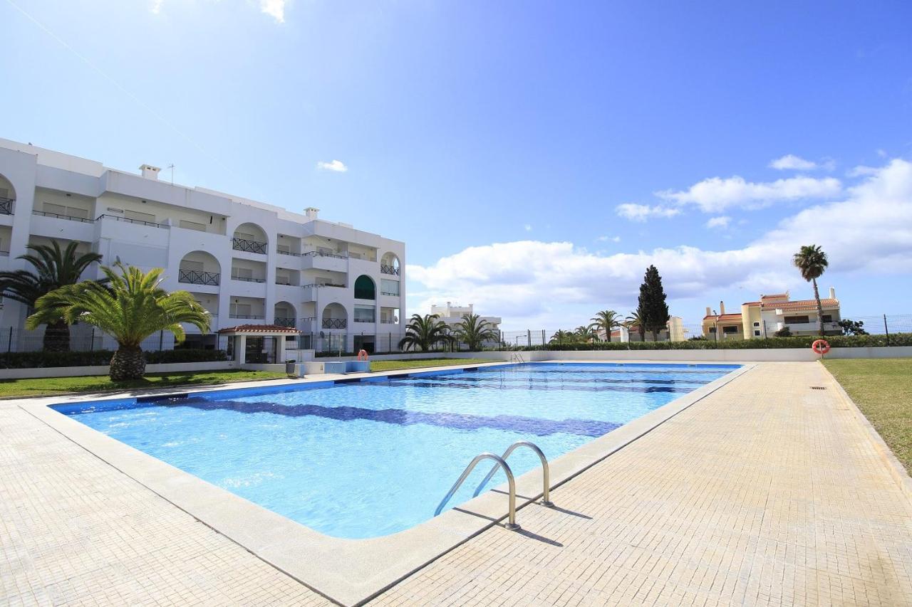 Armacao De Pera Brightness With Pool By Homing Apartman Kültér fotó
