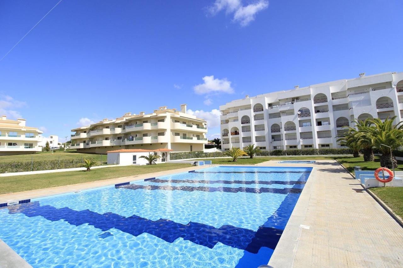 Armacao De Pera Brightness With Pool By Homing Apartman Kültér fotó