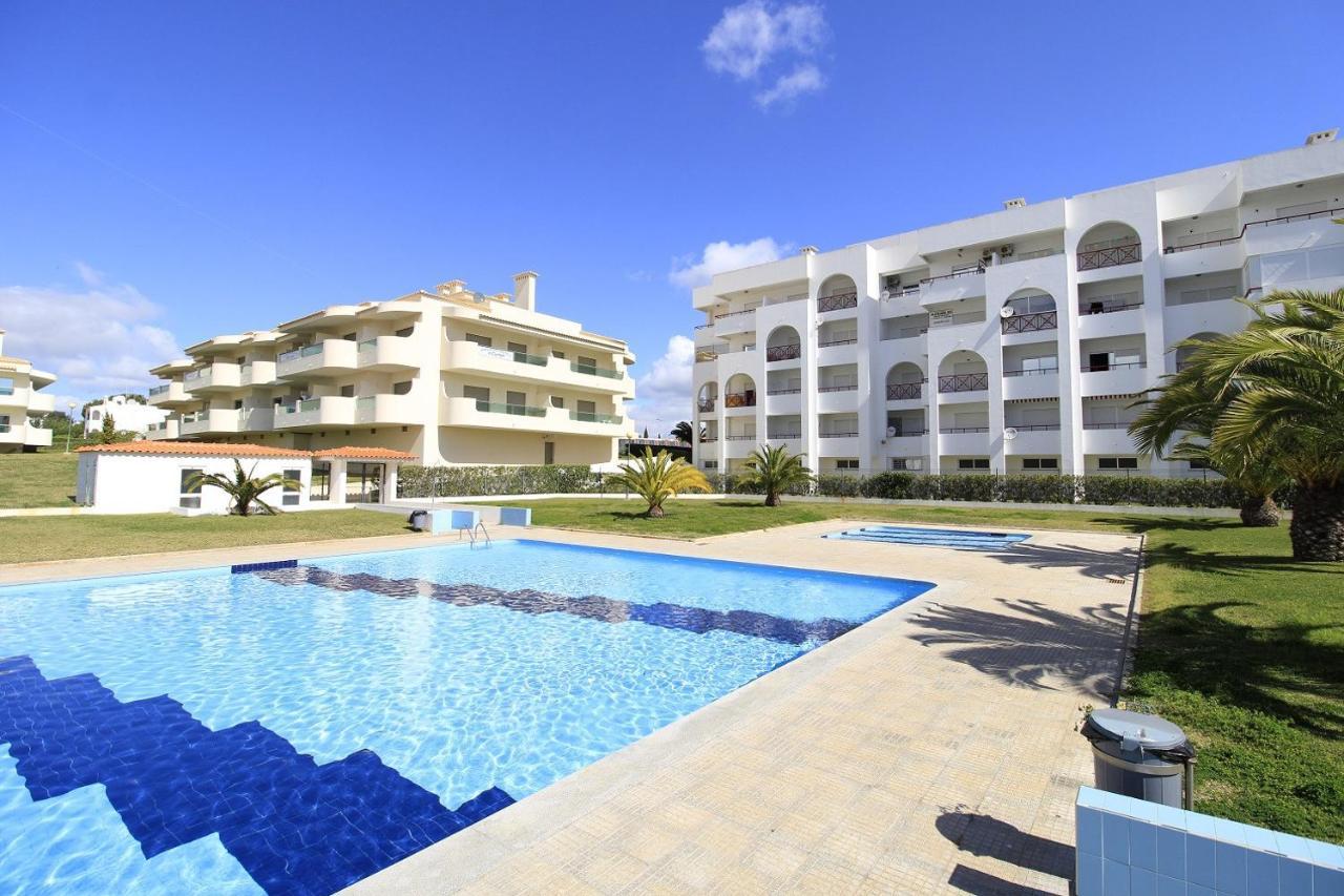 Armacao De Pera Brightness With Pool By Homing Apartman Kültér fotó
