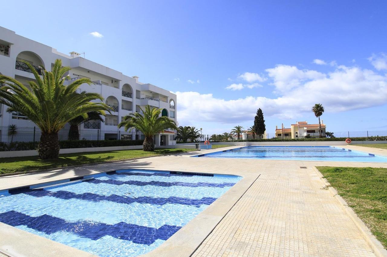 Armacao De Pera Brightness With Pool By Homing Apartman Kültér fotó