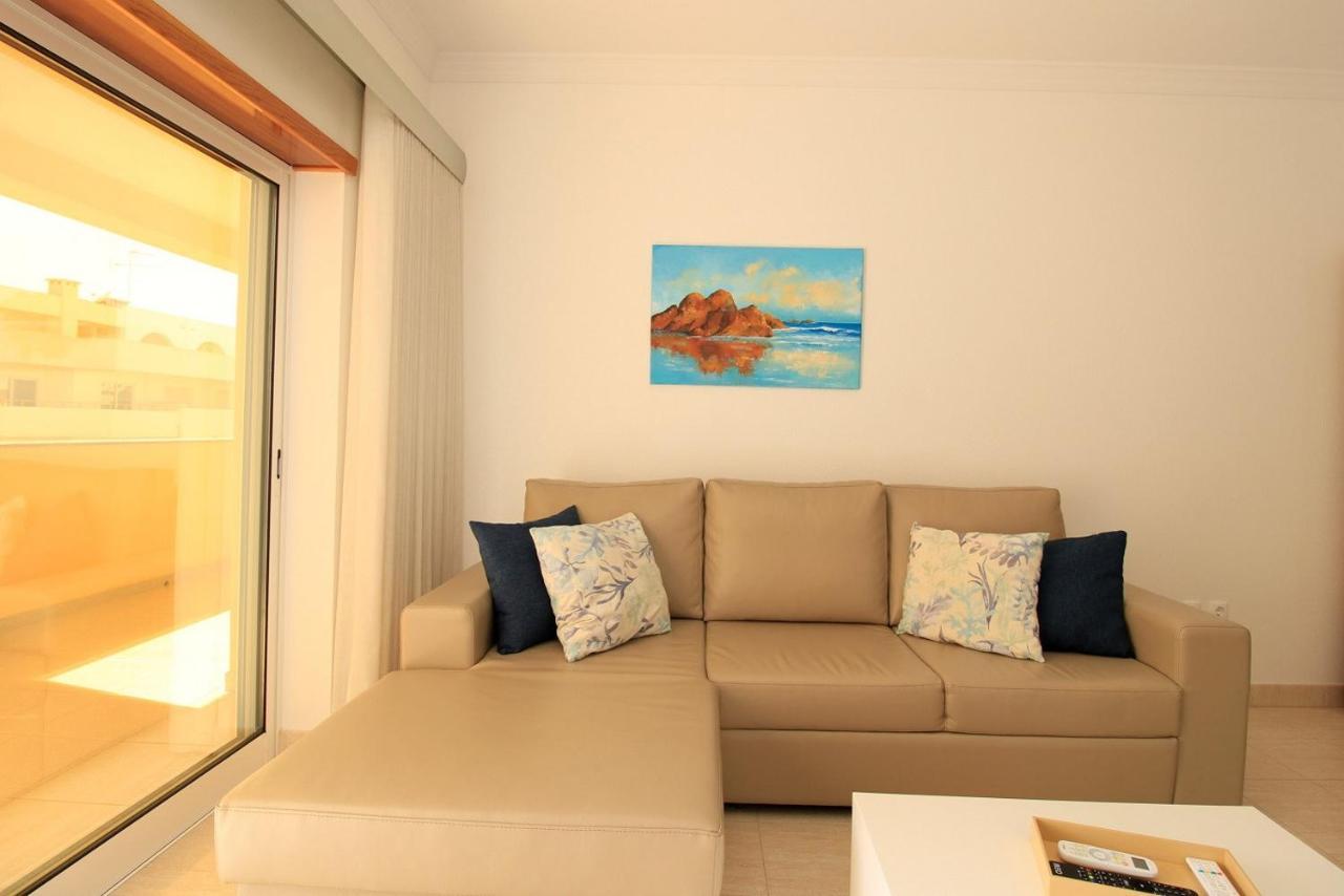 Armacao De Pera Brightness With Pool By Homing Apartman Kültér fotó