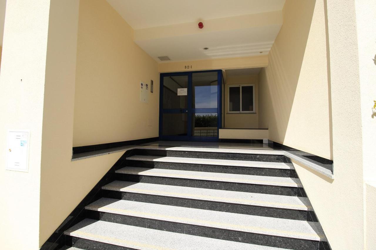Armacao De Pera Brightness With Pool By Homing Apartman Kültér fotó